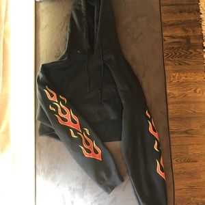 Black Crop Flame Detailed Sleeve Cropped Hoddie